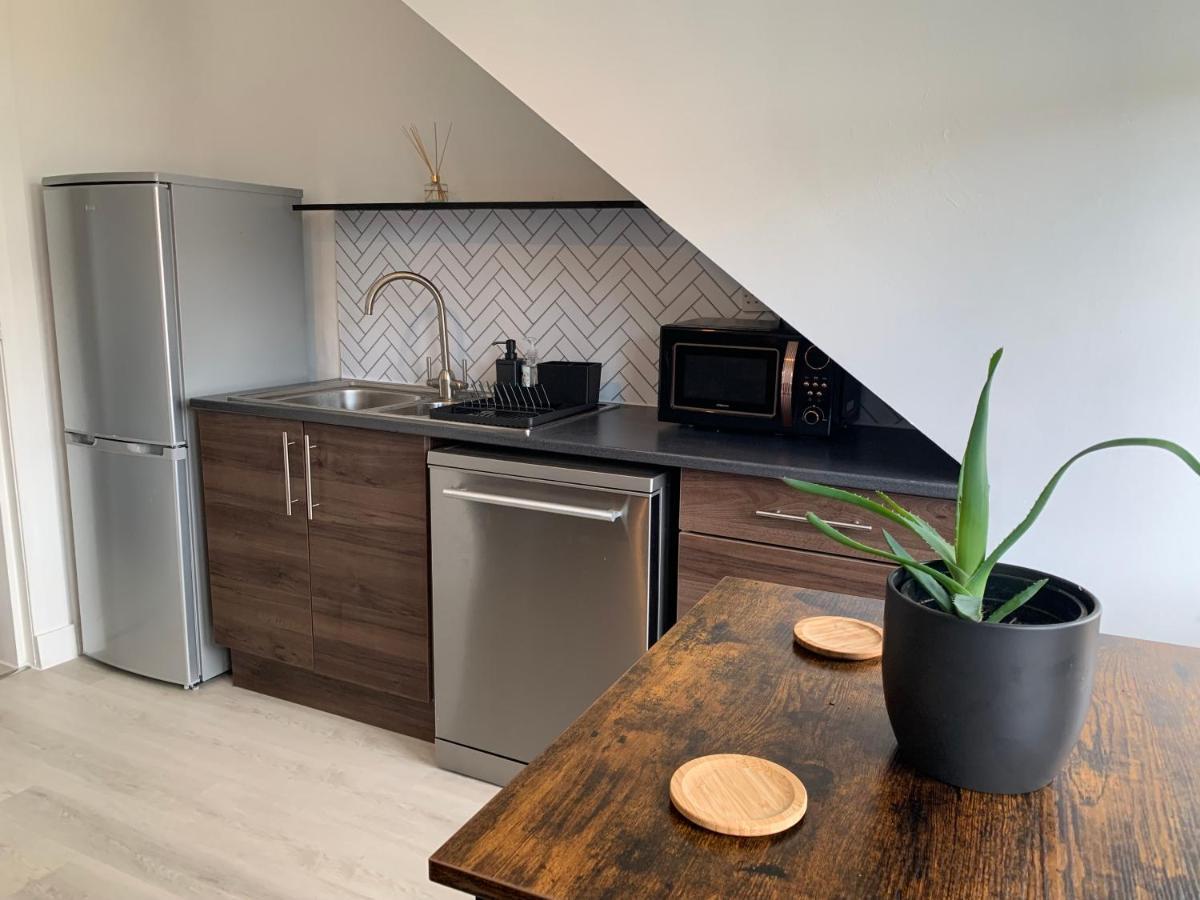Lovely 2 Bedroom Apartment In Central Location غرينوك المظهر الخارجي الصورة