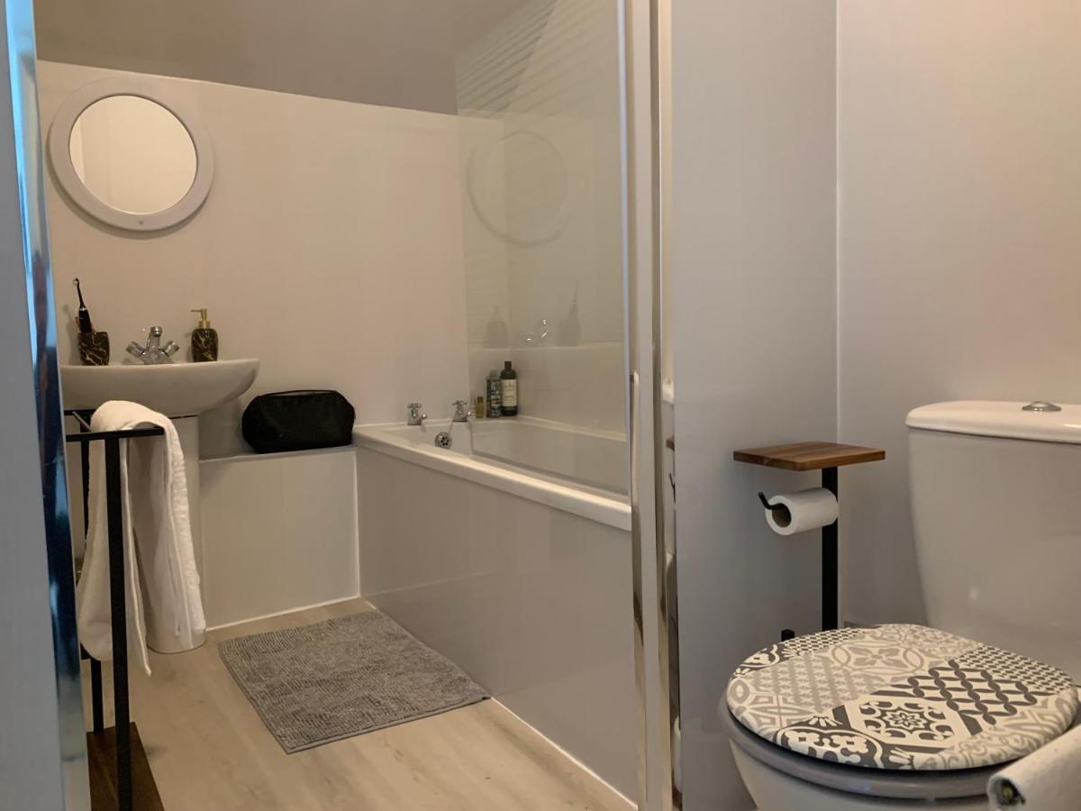 Lovely 2 Bedroom Apartment In Central Location غرينوك المظهر الخارجي الصورة
