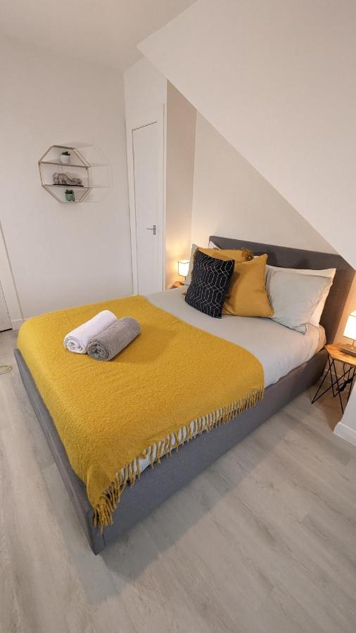 Lovely 2 Bedroom Apartment In Central Location غرينوك المظهر الخارجي الصورة